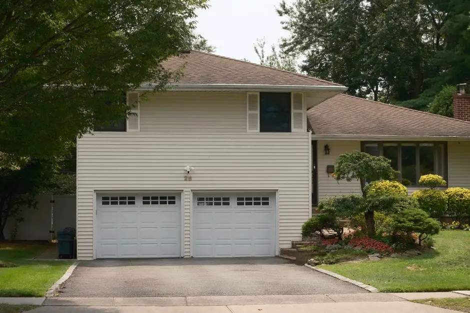 Guide: Preparing your garage door for Bakersfield summer heat in Bakersfield, CA