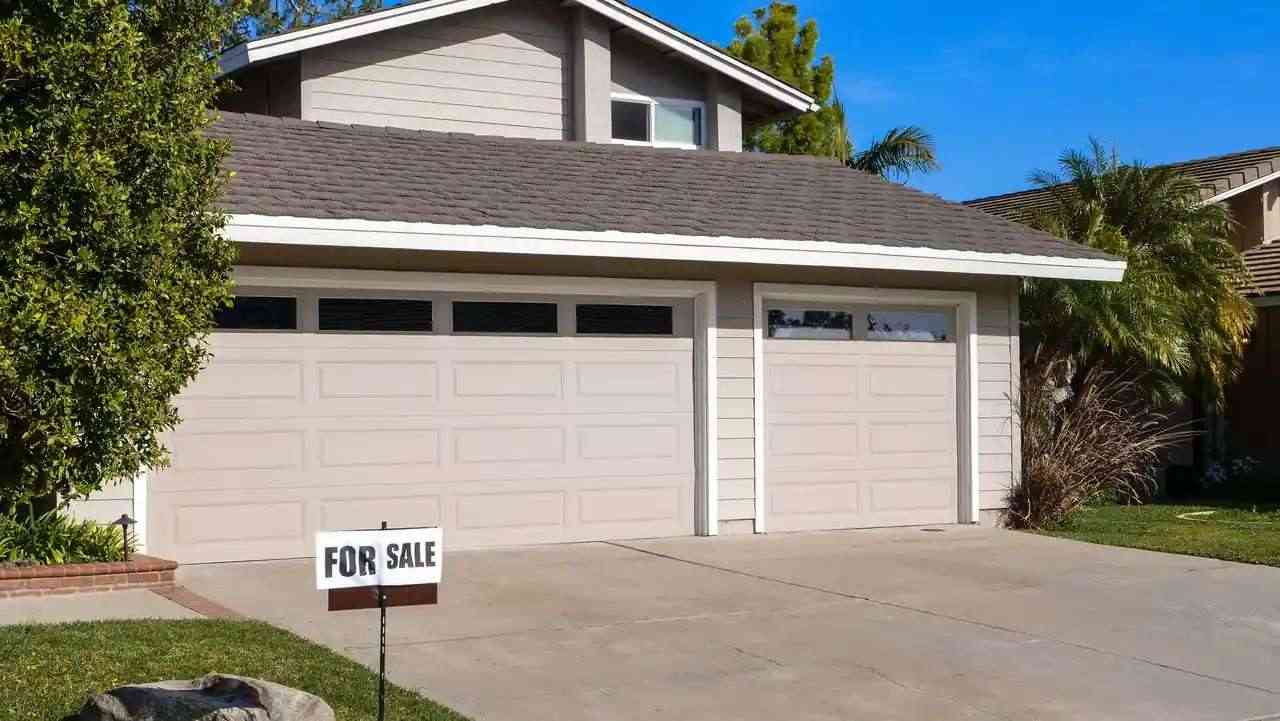 Garage Door Remote Programming in Bakersfield — What Garage Door Remote Programming Bakersfield CA Involves